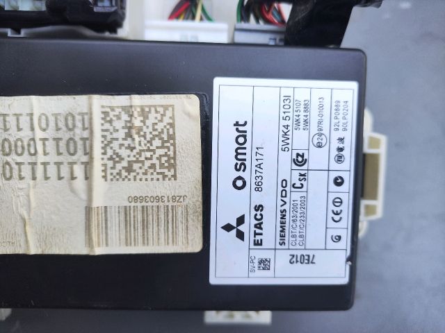 bontott MITSUBISHI COLT Biztosítéktábla Utastér