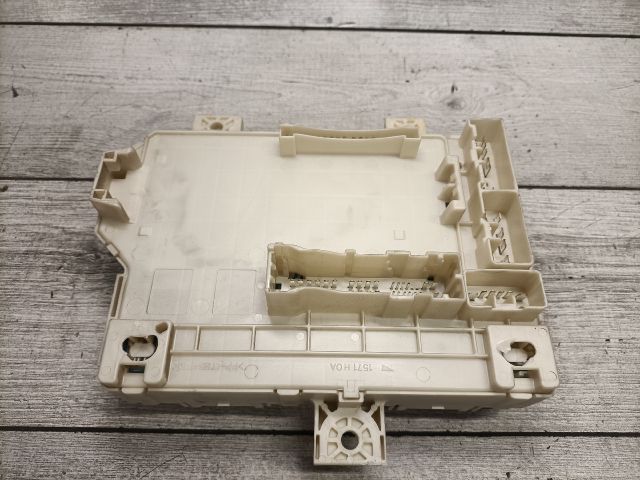 bontott MITSUBISHI COLT Biztosítéktábla Utastér