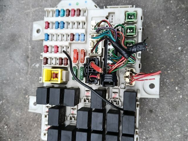 bontott MITSUBISHI COLT Biztosítéktábla Utastér