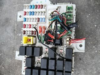 bontott MITSUBISHI COLT Biztosítéktábla Utastér