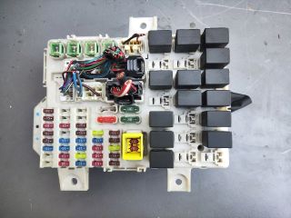 bontott MITSUBISHI COLT Biztosítéktábla Utastér