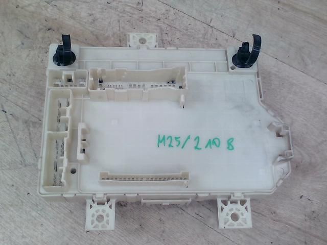 bontott MITSUBISHI COLT Biztosítéktábla Utastér