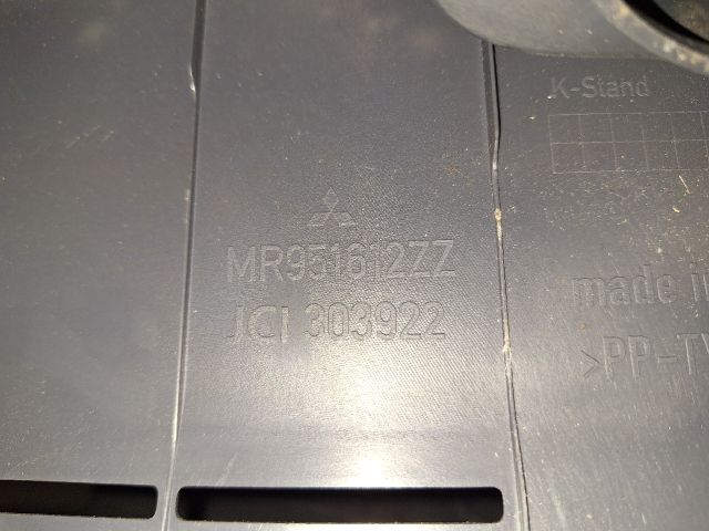 bontott MITSUBISHI COLT Csomagtérajtó Burkolat Alsó