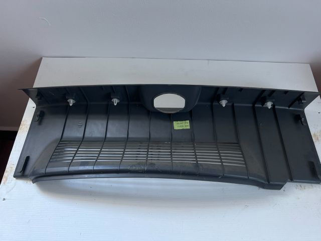 bontott MITSUBISHI COLT Csomagtérajtó Burkolat (Részeivel)