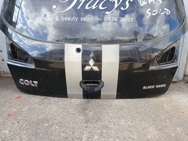 bontott MITSUBISHI COLT Csomagtérajtó (Részeivel)