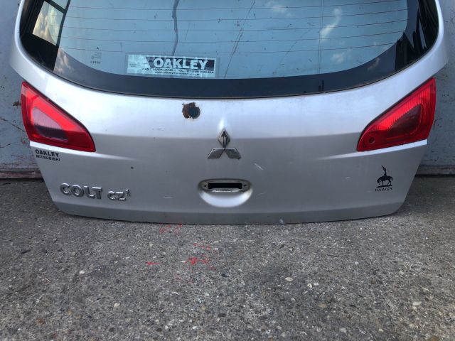 bontott MITSUBISHI COLT Csomagtérajtó (Részeivel)