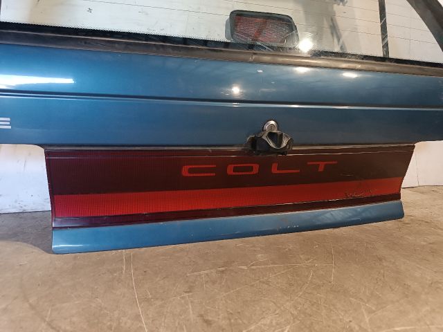 bontott MITSUBISHI COLT Csomagtérajtó (Részeivel)