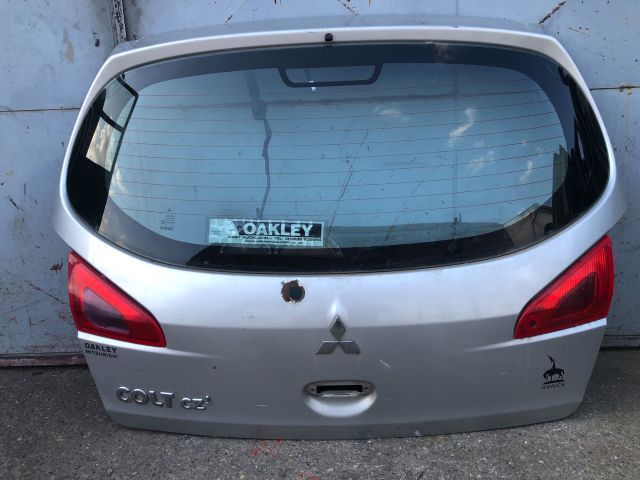 bontott MITSUBISHI COLT Csomagtérajtó (Részeivel)