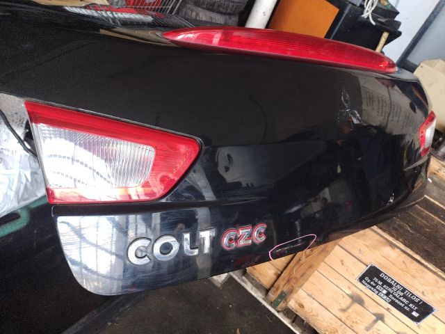 bontott MITSUBISHI COLT Csomagtérajtó (Részeivel)