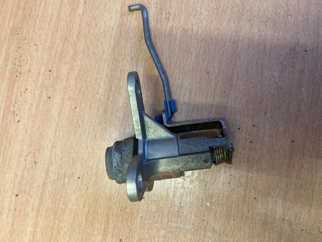 bontott MITSUBISHI COLT Csomagtérajtó Zárbetét