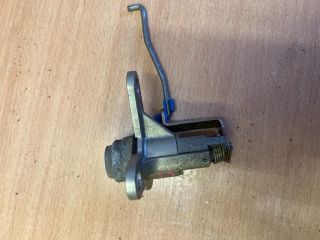 bontott MITSUBISHI COLT Csomagtérajtó Zárbetét