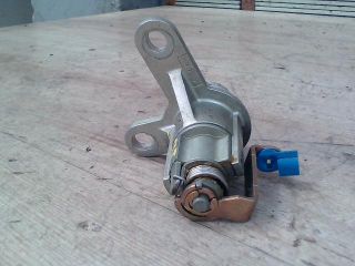 bontott MITSUBISHI COLT Csomagtérajtó Zárbetét