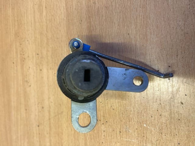 bontott MITSUBISHI COLT Csomagtérajtó Zárbetét