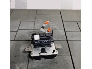 bontott MITSUBISHI COLT Csomagtérajtó Zárszerkezet