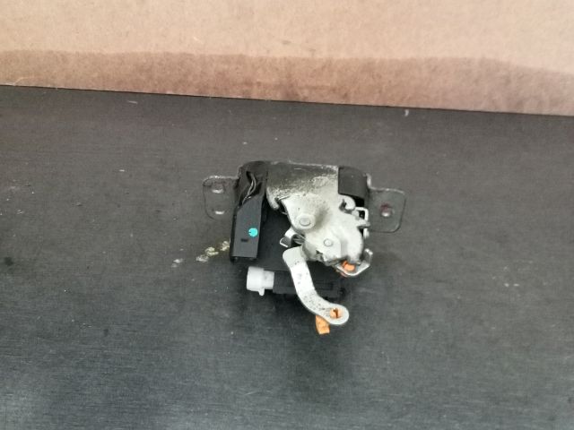 bontott MITSUBISHI COLT Csomagtérajtó Zárszerkezet