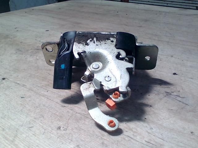 bontott MITSUBISHI COLT Csomagtérajtó Zárszerkezet