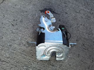 bontott MITSUBISHI COLT Csomagtérajtó Zárszerkezet