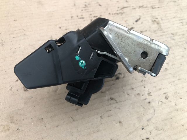 bontott MITSUBISHI COLT Csomagtérajtó Zárszerkezet