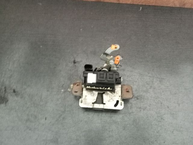 bontott MITSUBISHI COLT Csomagtérajtó Zárszerkezet