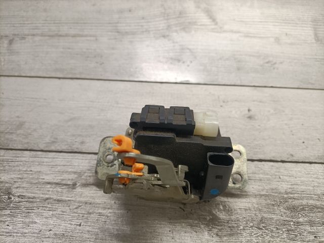 bontott MITSUBISHI COLT Csomagtérajtó Zárszerkezet