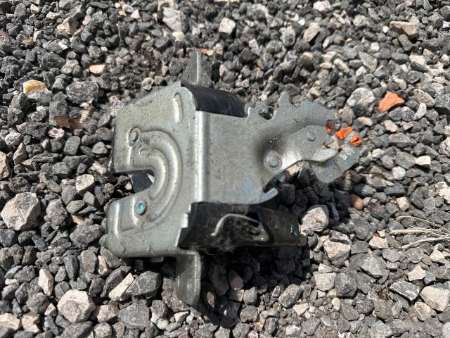 bontott MITSUBISHI COLT Csomagtérajtó Zárszerkezet