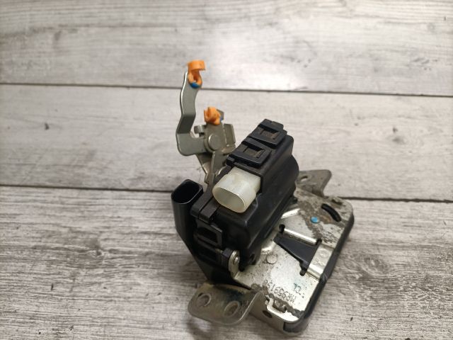 bontott MITSUBISHI COLT Csomagtérajtó Zárszerkezet