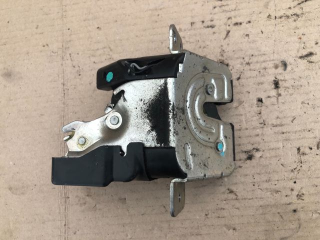 bontott MITSUBISHI COLT Csomagtérajtó Zárszerkezet