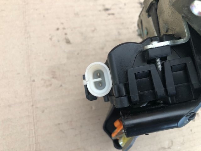 bontott MITSUBISHI COLT Csomagtérajtó Zárszerkezet