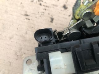 bontott MITSUBISHI COLT Csomagtérajtó Zárszerkezet