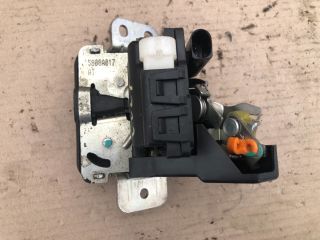 bontott MITSUBISHI COLT Csomagtérajtó Zárszerkezet