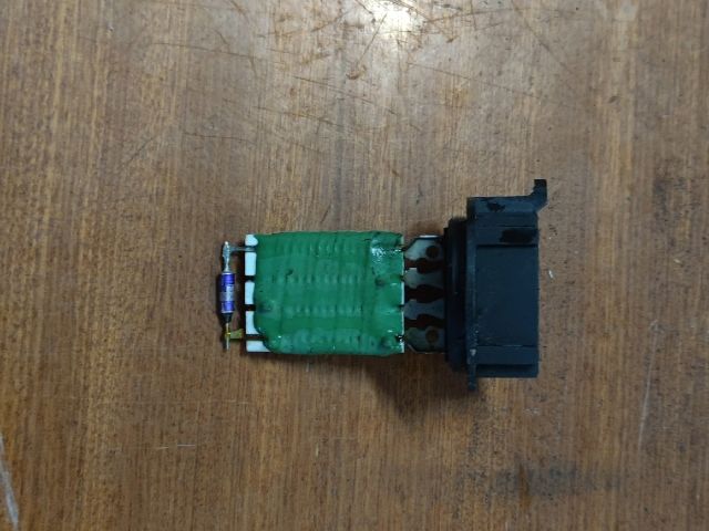 bontott MITSUBISHI COLT Előtét Ellenállás Fűtőmotor