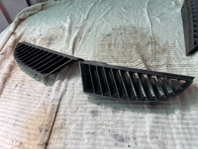 bontott MITSUBISHI COLT Első Lökhárító Díszléc