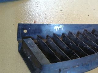 bontott MITSUBISHI COLT Első Lökhárító Jobb Díszrács