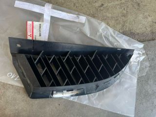 bontott MITSUBISHI COLT Első Lökhárító Jobb Díszrács