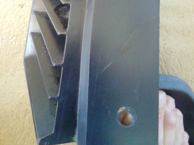 bontott MITSUBISHI COLT Első Lökhárító Jobb Díszrács