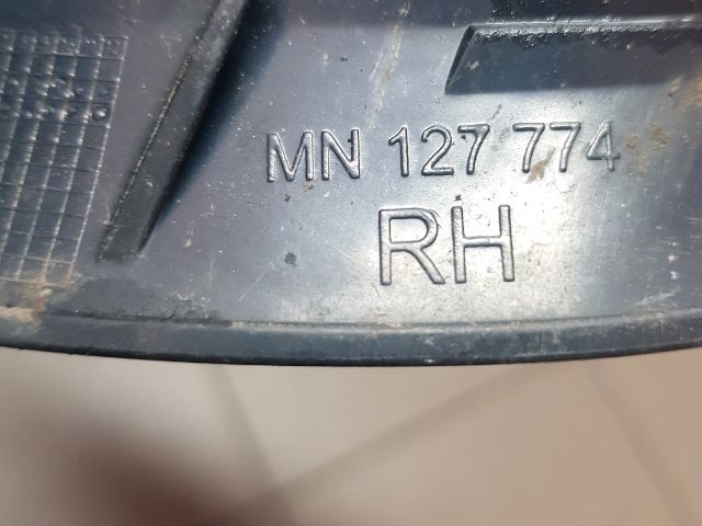 bontott MITSUBISHI COLT Első Lökhárító Jobb Díszrács