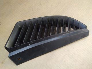 bontott MITSUBISHI COLT Első Lökhárító Jobb Díszrács