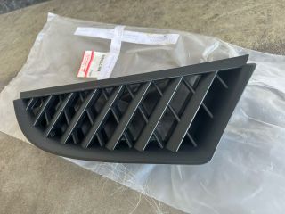 bontott MITSUBISHI COLT Első Lökhárító Jobb Díszrács