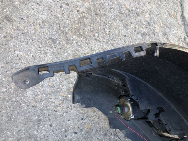 bontott MITSUBISHI COLT Első Lökhárító (Részeivel)