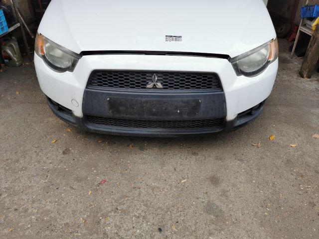 bontott MITSUBISHI COLT Első Lökhárító (Részeivel)