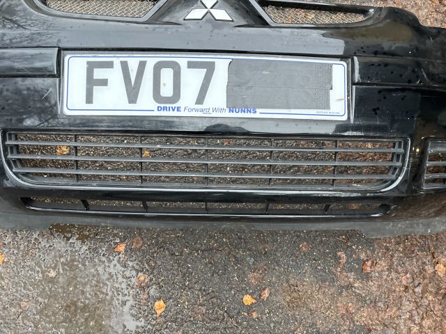 bontott MITSUBISHI COLT Első Lökhárító (Részeivel)