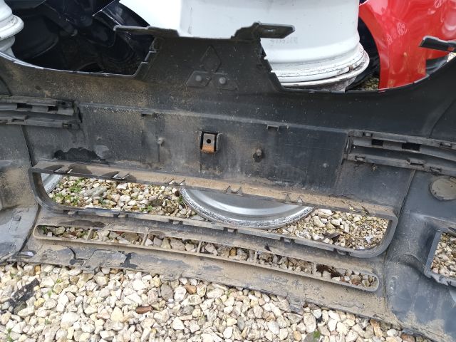 bontott MITSUBISHI COLT Első Lökhárító (Részeivel)