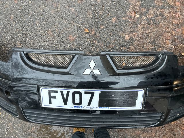 bontott MITSUBISHI COLT Első Lökhárító (Részeivel)