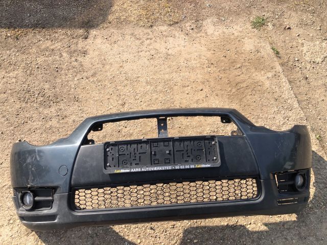 bontott MITSUBISHI COLT Első Lökhárító (Részeivel)