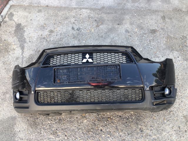 bontott MITSUBISHI COLT Első Lökhárító (Részeivel)