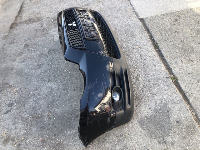 bontott MITSUBISHI COLT Első Lökhárító (Részeivel)