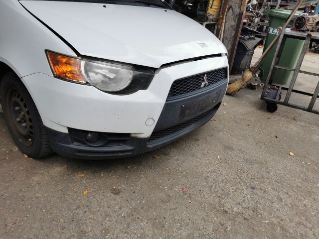 bontott MITSUBISHI COLT Első Lökhárító (Részeivel)