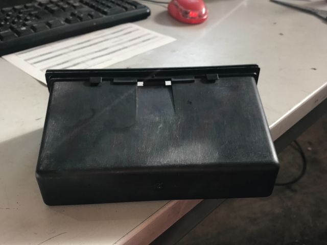 bontott MITSUBISHI COLT Első Tároló Rekesz