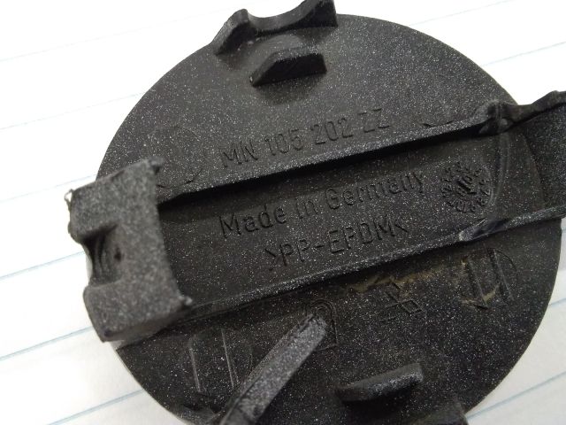 bontott MITSUBISHI COLT Első Vonószem Burkolat