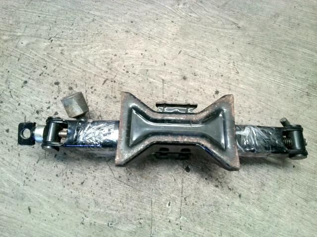 bontott MITSUBISHI COLT Emelő